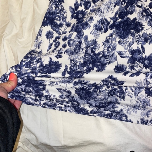 NEW Blue and white flower patterned stretchy mid length dress - Picture 5 of 7